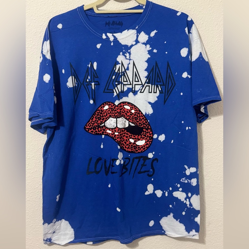 Def Leppard Graphic Retro Band Tee-Size Large NWOT